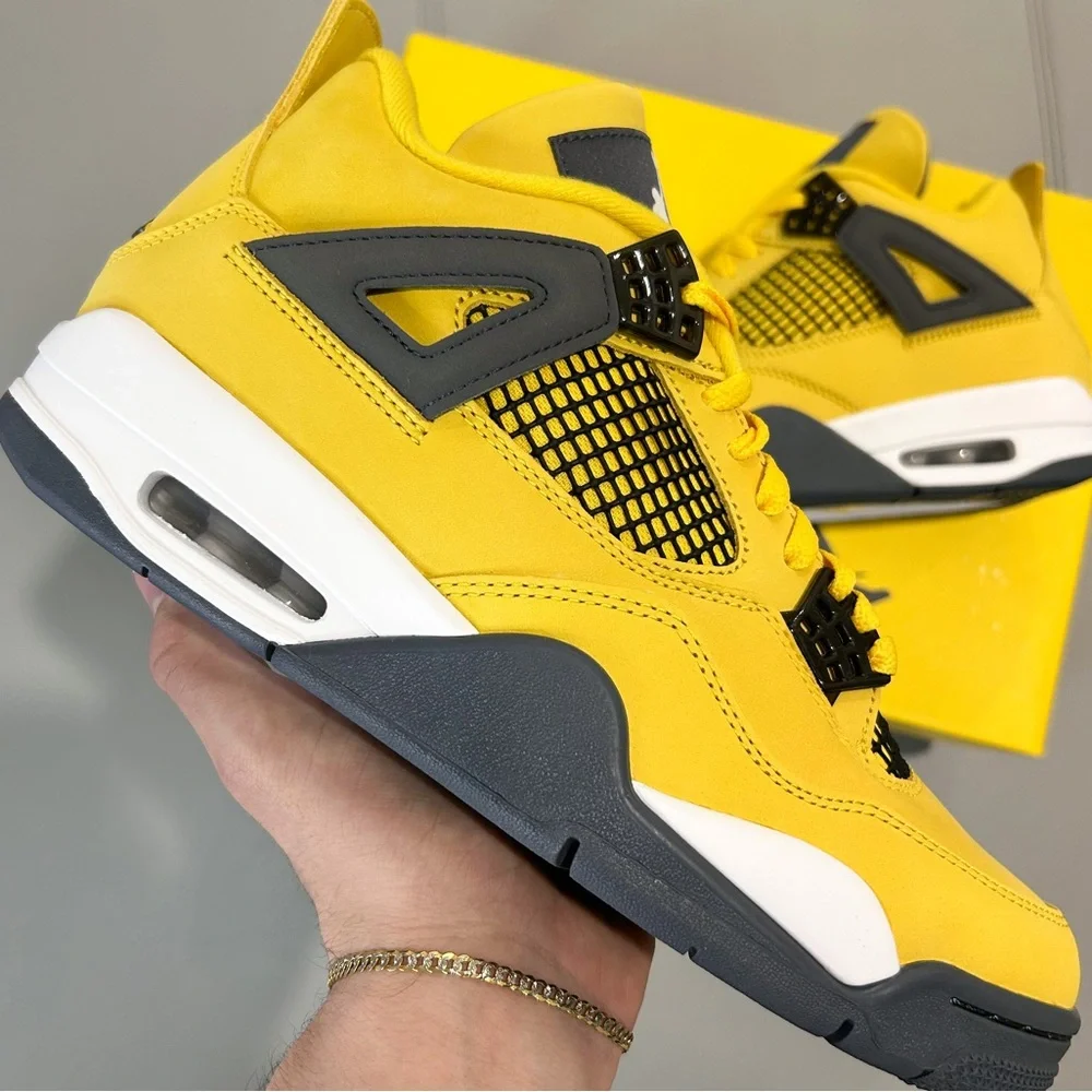 NWT NIKE AIR JORDAN 4 RETRO ‘LIGHTING’ - Picture 1 of 3